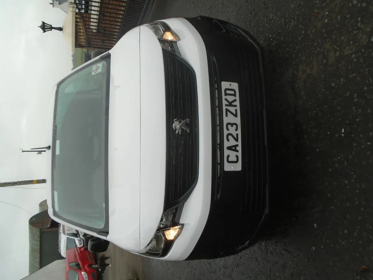 2023 Peugeot Partner PROFESSIONAL 100HP. - Image 2