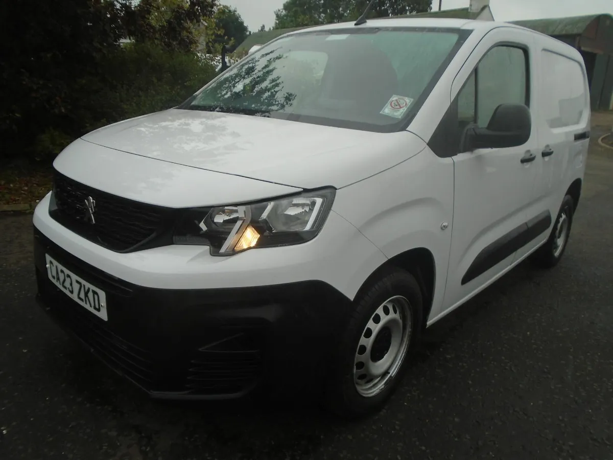 2023 Peugeot Partner PROFESSIONAL 100HP. - Image 3