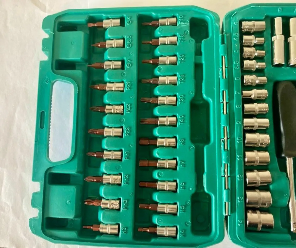 53-Piece Socket & Screwdriver Tool Set (BRAND NEW) - Image 4