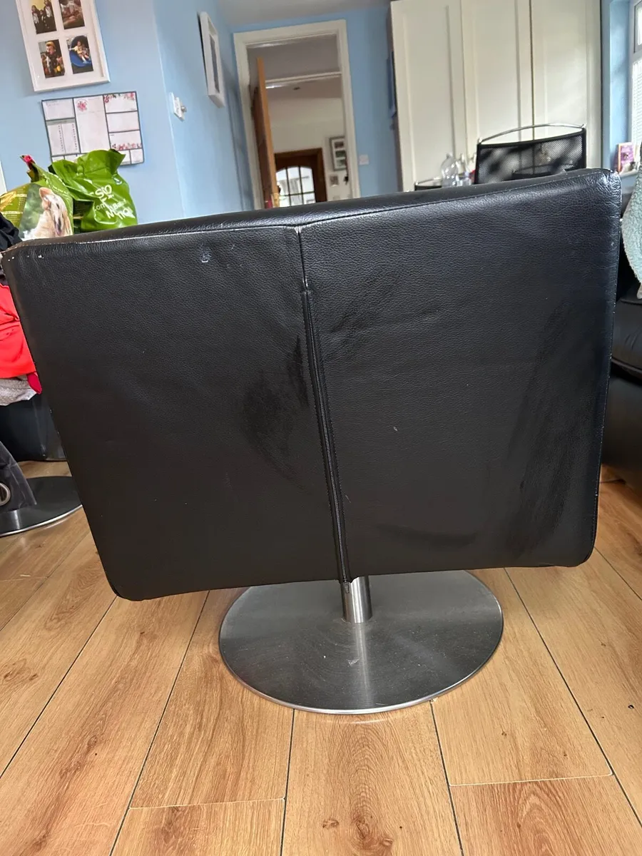 Leather bucket swivel chairs - Image 2