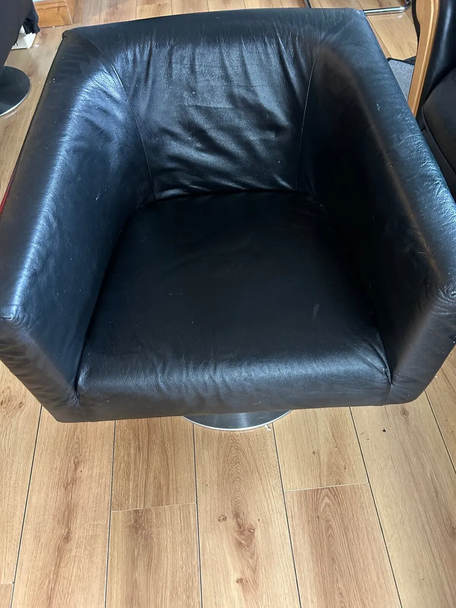 Leather bucket swivel chairs - Image 3