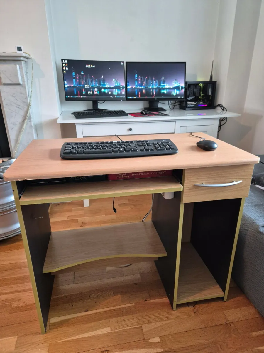Computer desk - Image 2