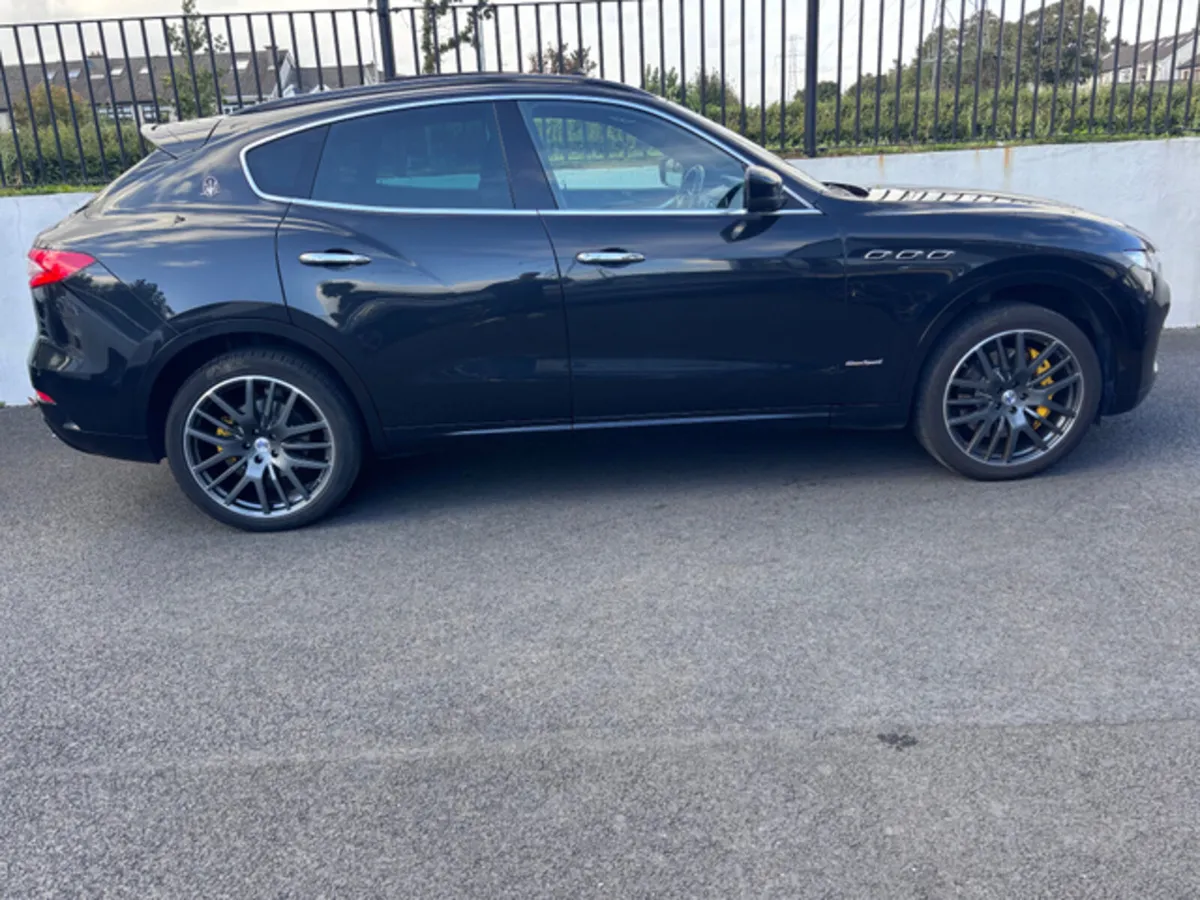 MASERATI LEVANTE 3.0 V6 S AWD AUTO // LOW KMS - Image 3