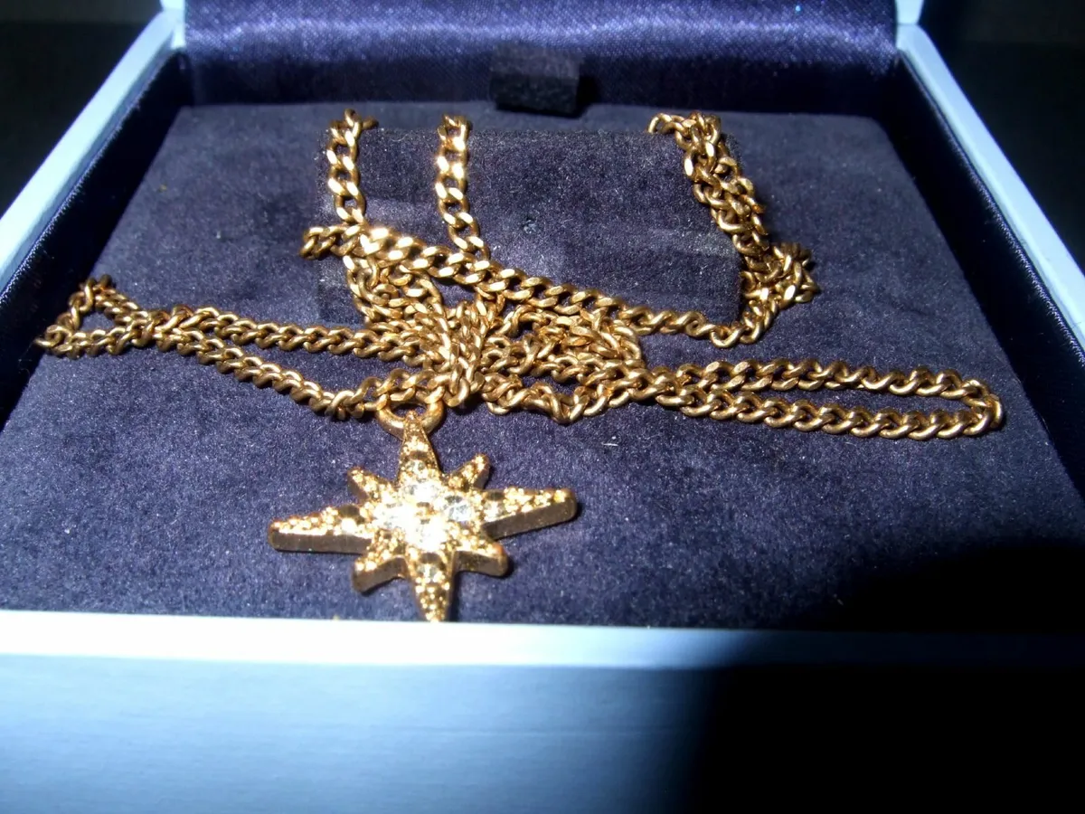 Vintage Hallmarked 9ct Necklace & 'Star' Charm - Image 1