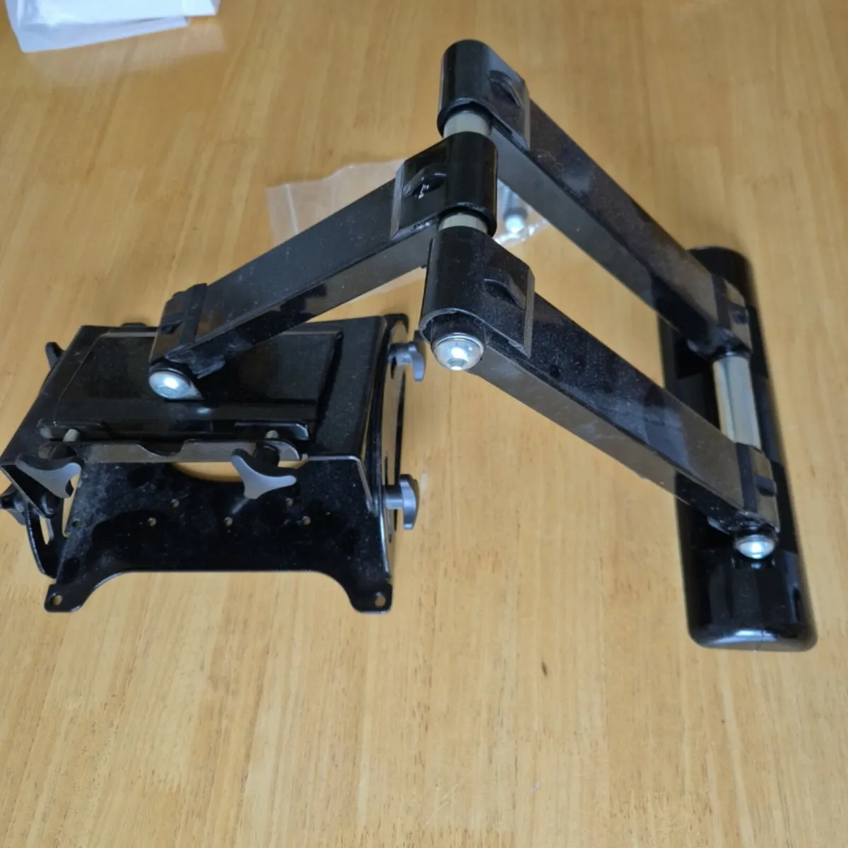 Heavy duty TV wall bracket - Image 4