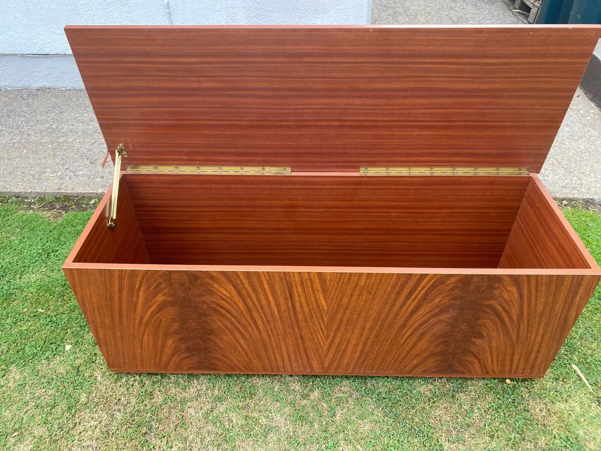 Wooden storage box with lid - Image 1