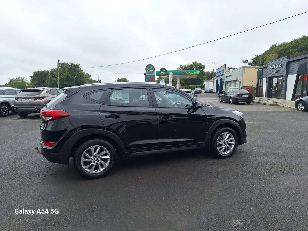 Hyundai Tucson 1.7 SE Nav *High Spec/Heated Seats - Image 3