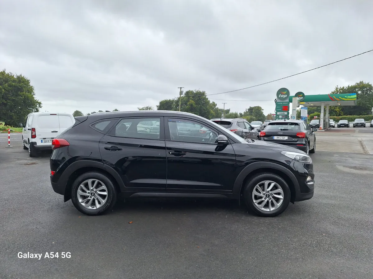 Hyundai Tucson 1.7 SE Nav *High Spec/Heated Seats - Image 2