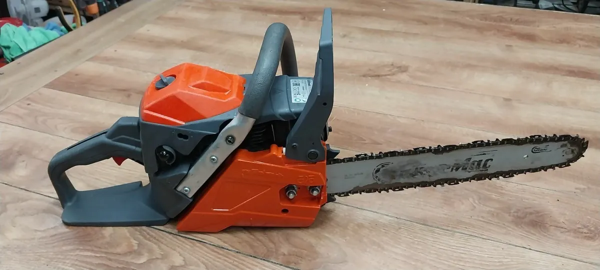 Oleo-Mac Chainsaw - Image 4