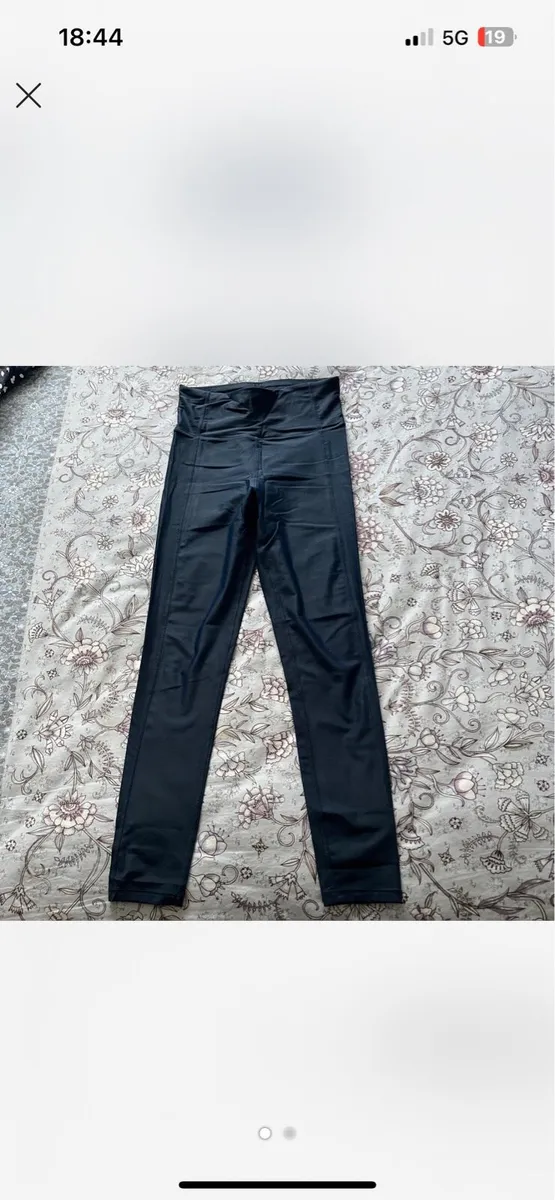 Sweaty Betty Navy Power Leggings. - Image 1