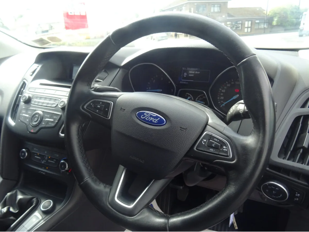 Ford Focus STYLE 1.6 TDCI 95PS - Image 2