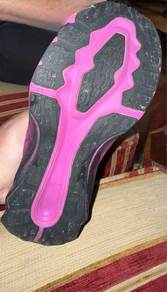 Asics Womens Novablast 4 - Black/purple - Image 2