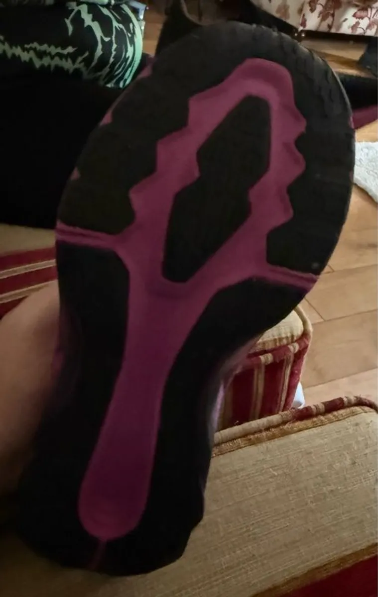 Asics Womens Novablast 4 - Black/purple - Image 3