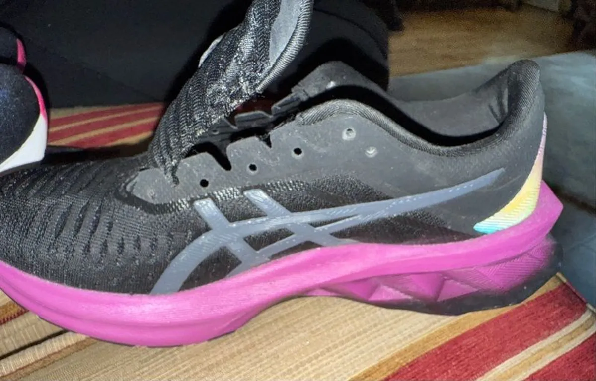 Asics Womens Novablast 4 - Black/purple - Image 4
