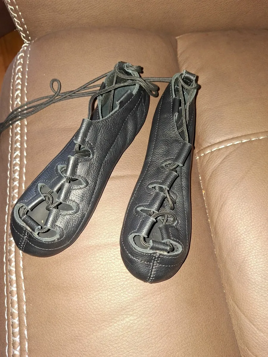 Irish Dancing Pomps size 2.5 - Image 1