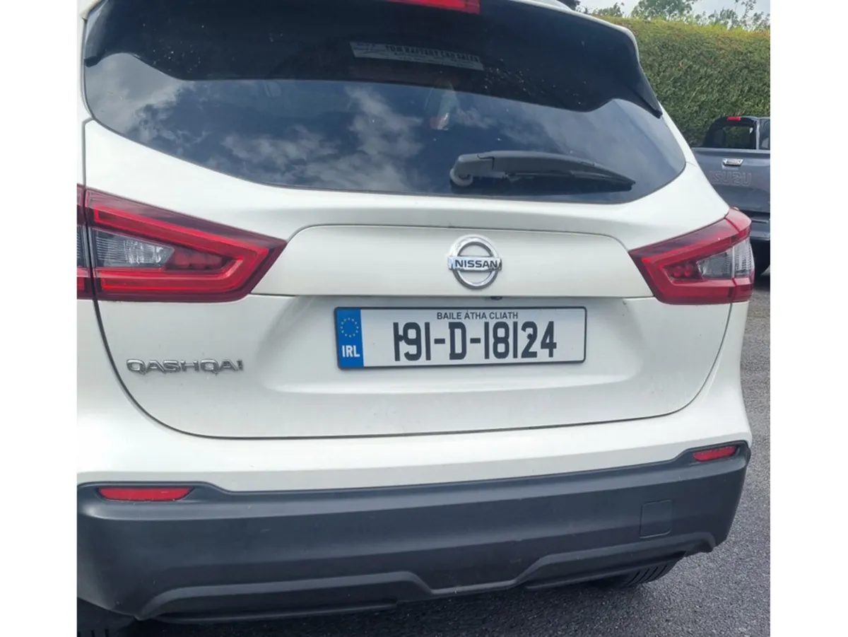 Nissan Qashqai 1.5 SV 18 4DR - Image 2