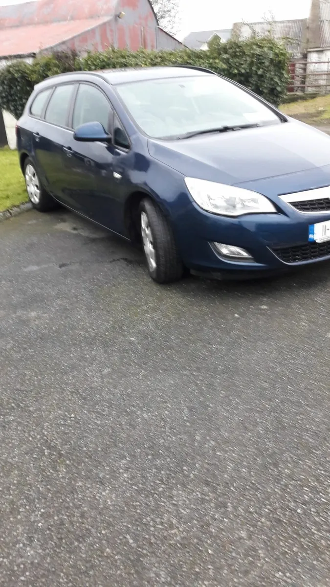 Opel Astra 2011 - Image 3
