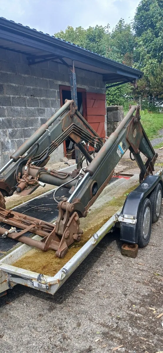 Front loader - Image 1