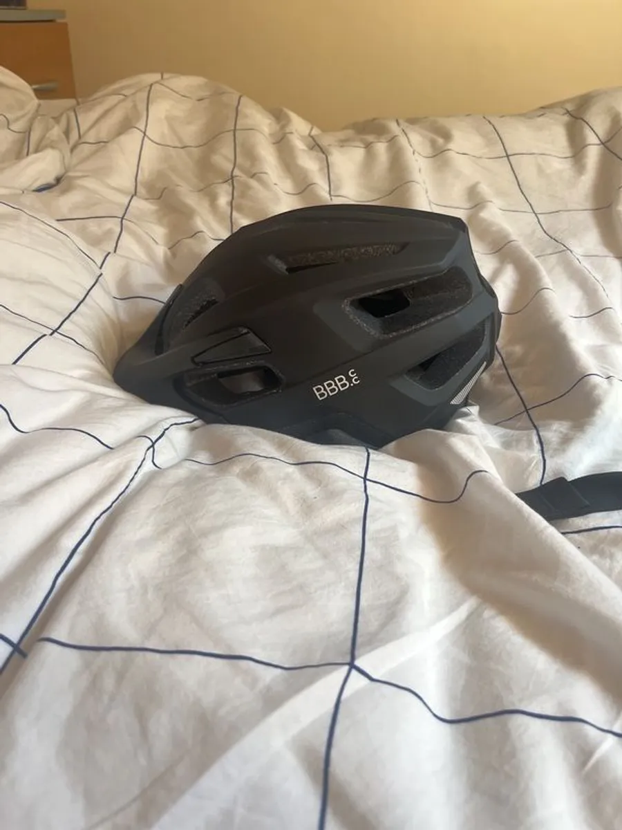 bike helmet - Image 1