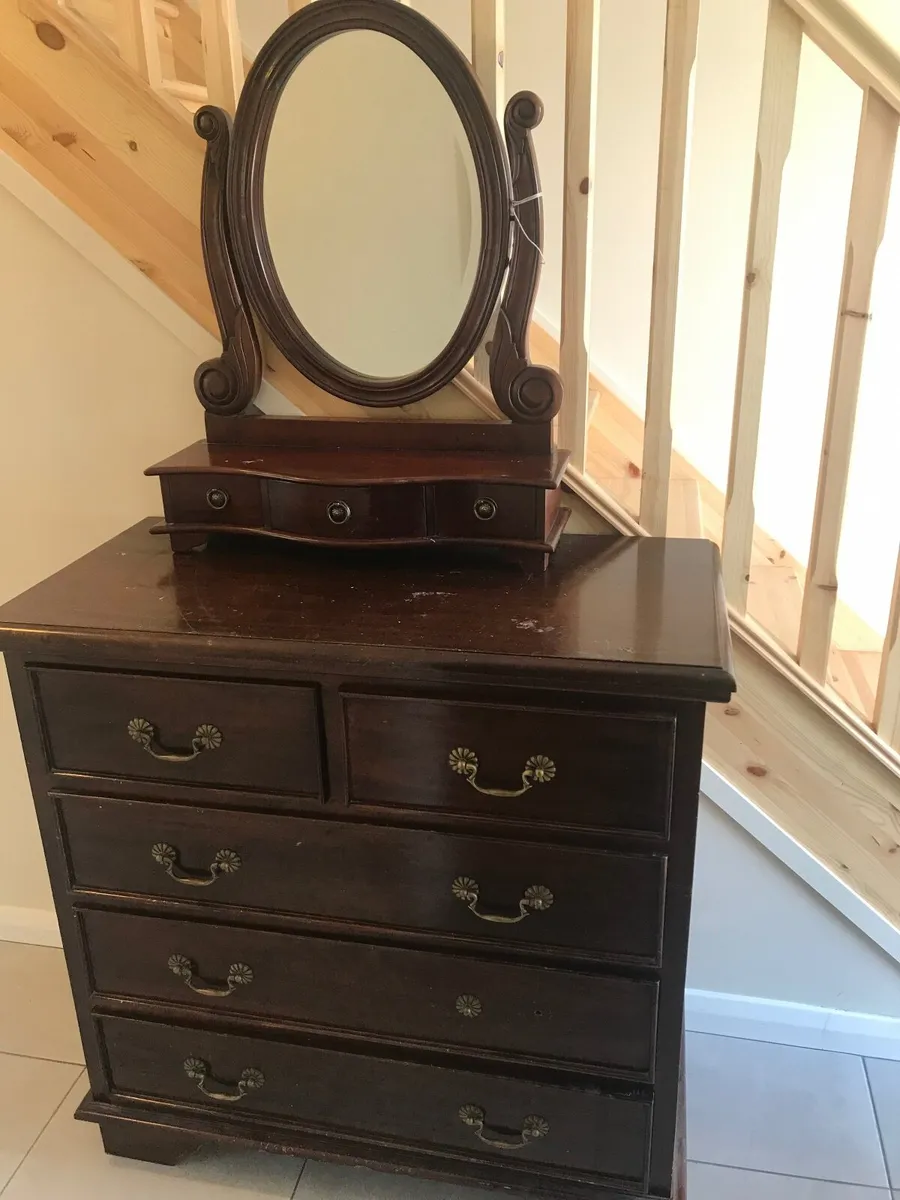 Chest of drawers with mirror - Image 1
