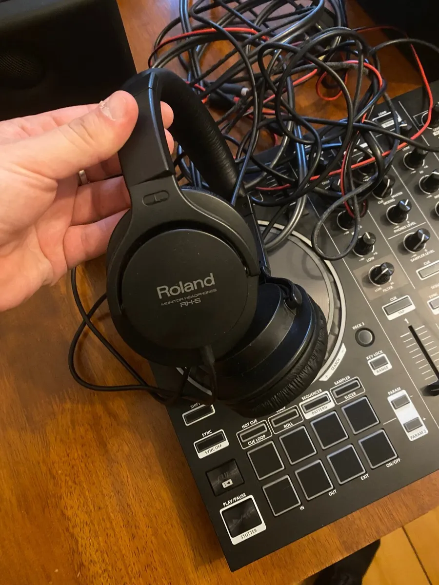 Roland DJ-202 Decks with headphones and speakers - Image 2