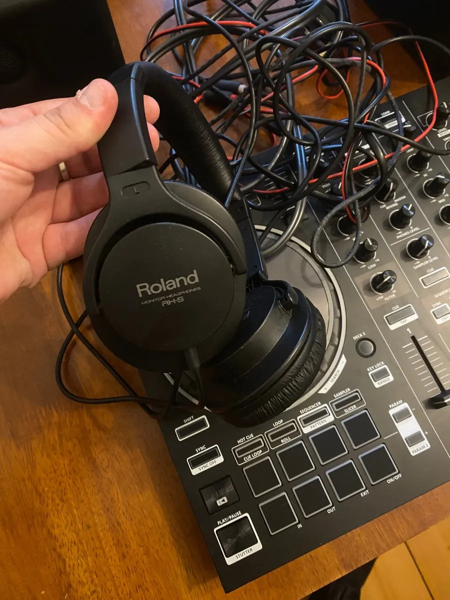 Roland DJ-202 Decks with headphones and speakers - Image 3