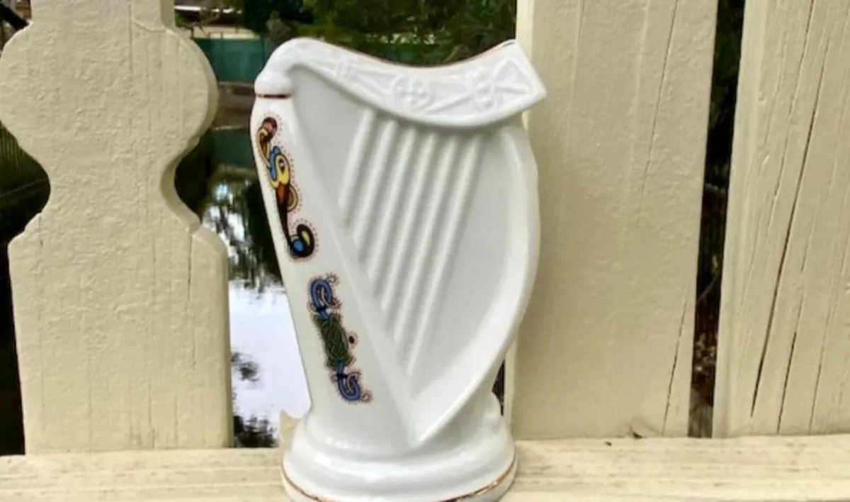 Vase,clock,beautiful stuff - Image 3