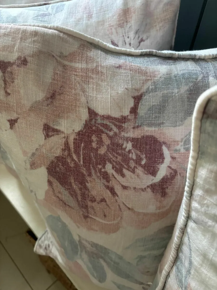Cushions - Image 3