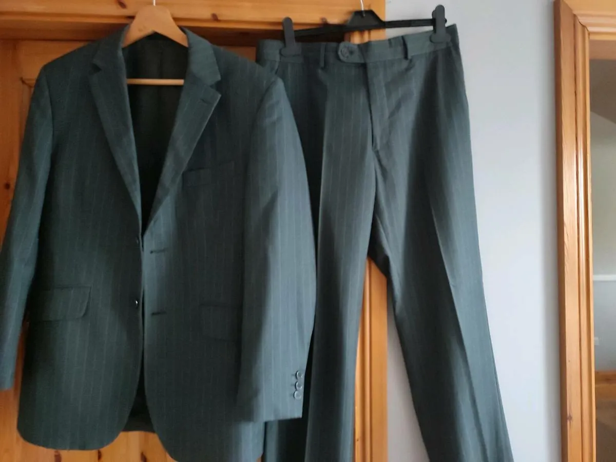 Mens Suit  Blazer/ Jacket great condition - Image 2