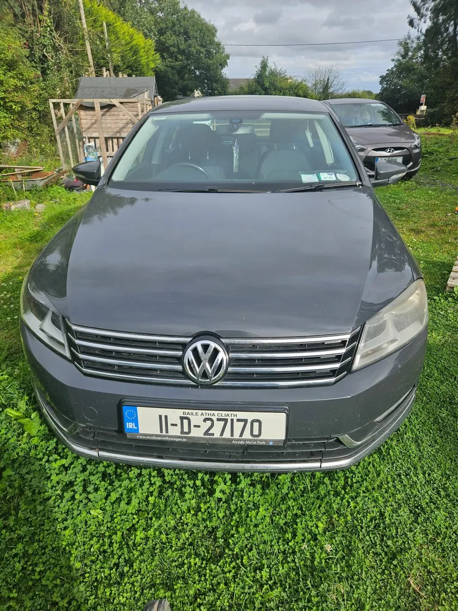 Volkswagen Passat 2011 - Image 2