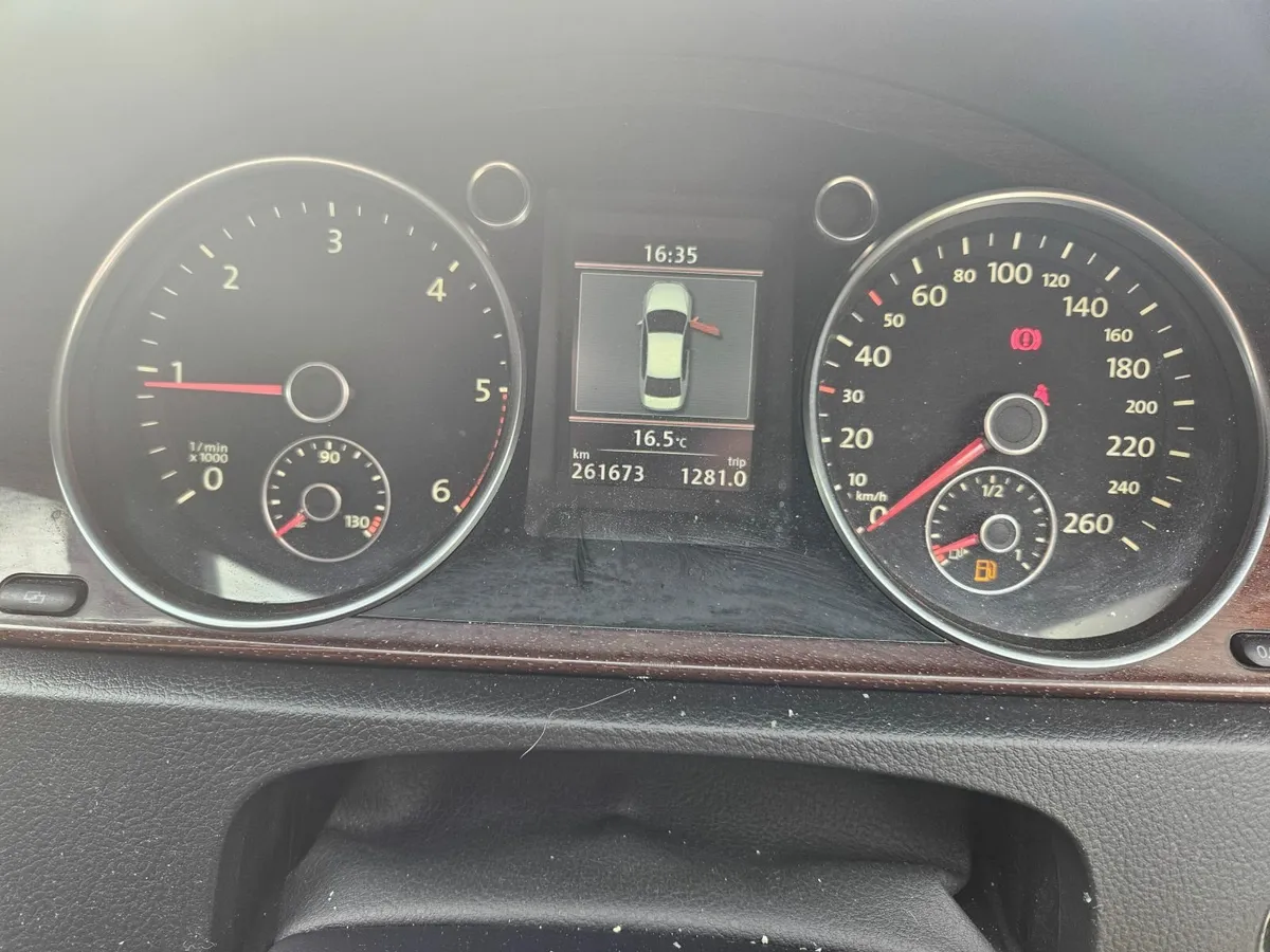 Volkswagen Passat 2011 - Image 3