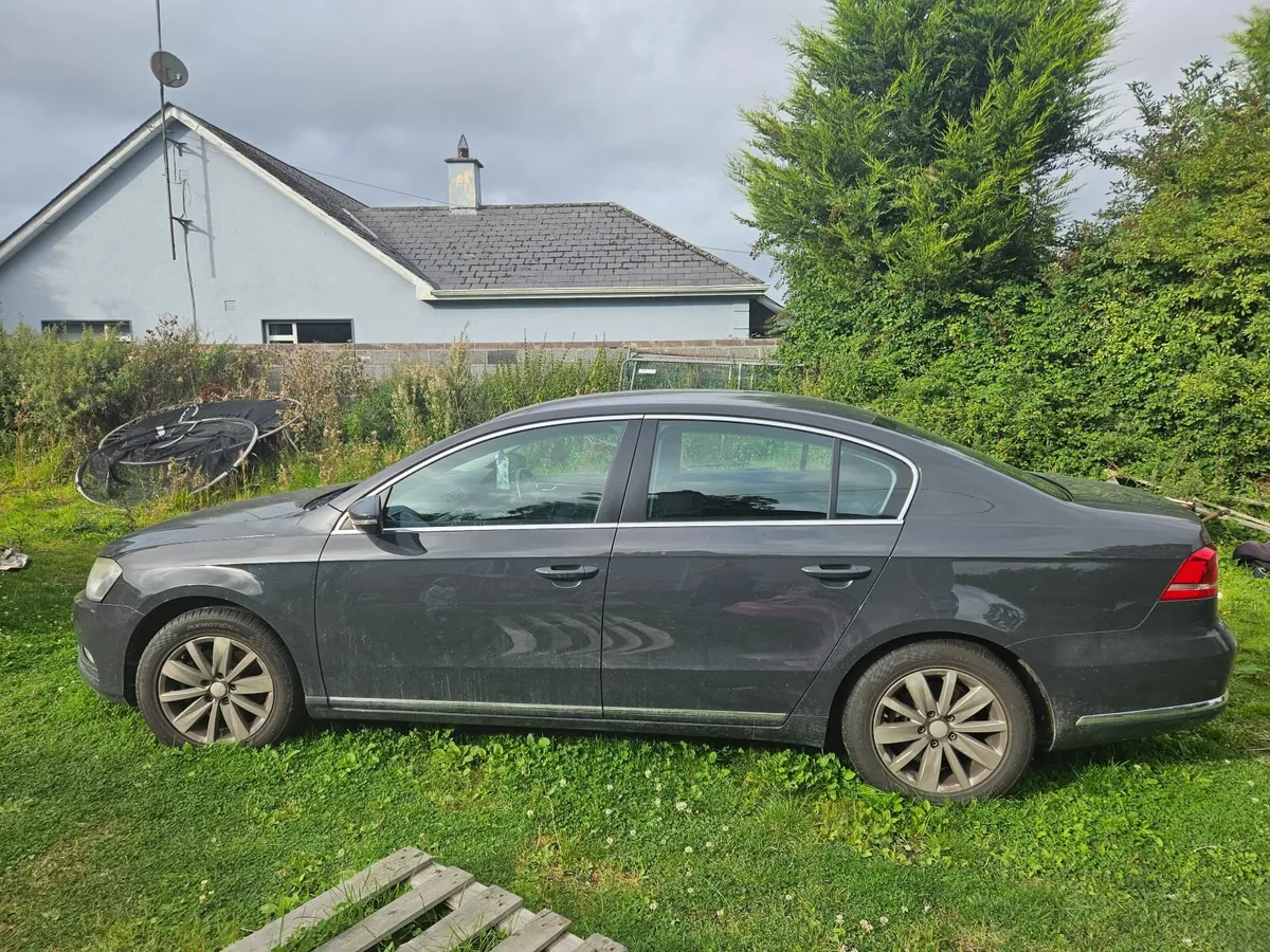 Volkswagen Passat 2011 - Image 4
