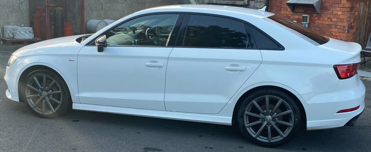 Audi A3 S-Line Special Black Edition - Image 3