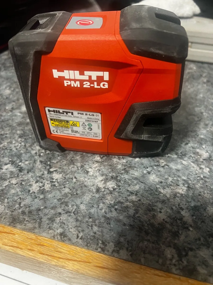 HILTI 2 LINE GREEN LASER LEVEL & TRIPOD - Image 1