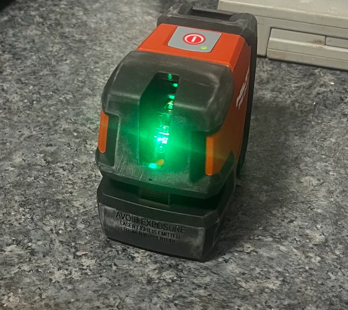 HILTI 2 LINE GREEN LASER LEVEL & TRIPOD - Image 4