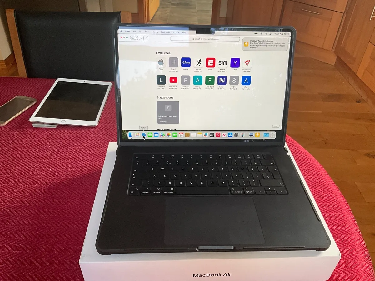 Mac Book Air 15 inch M3 2024 - Image 2