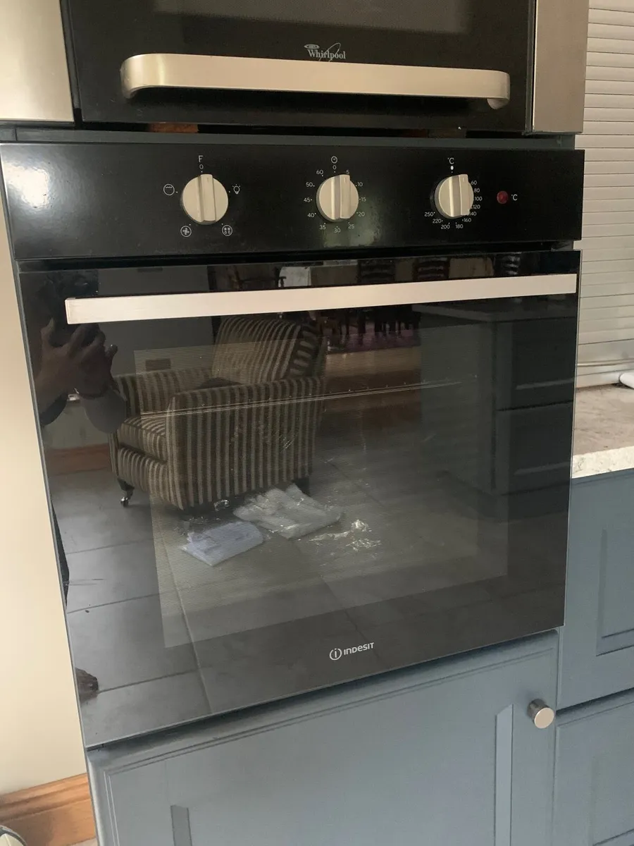Electric oven - Image 1