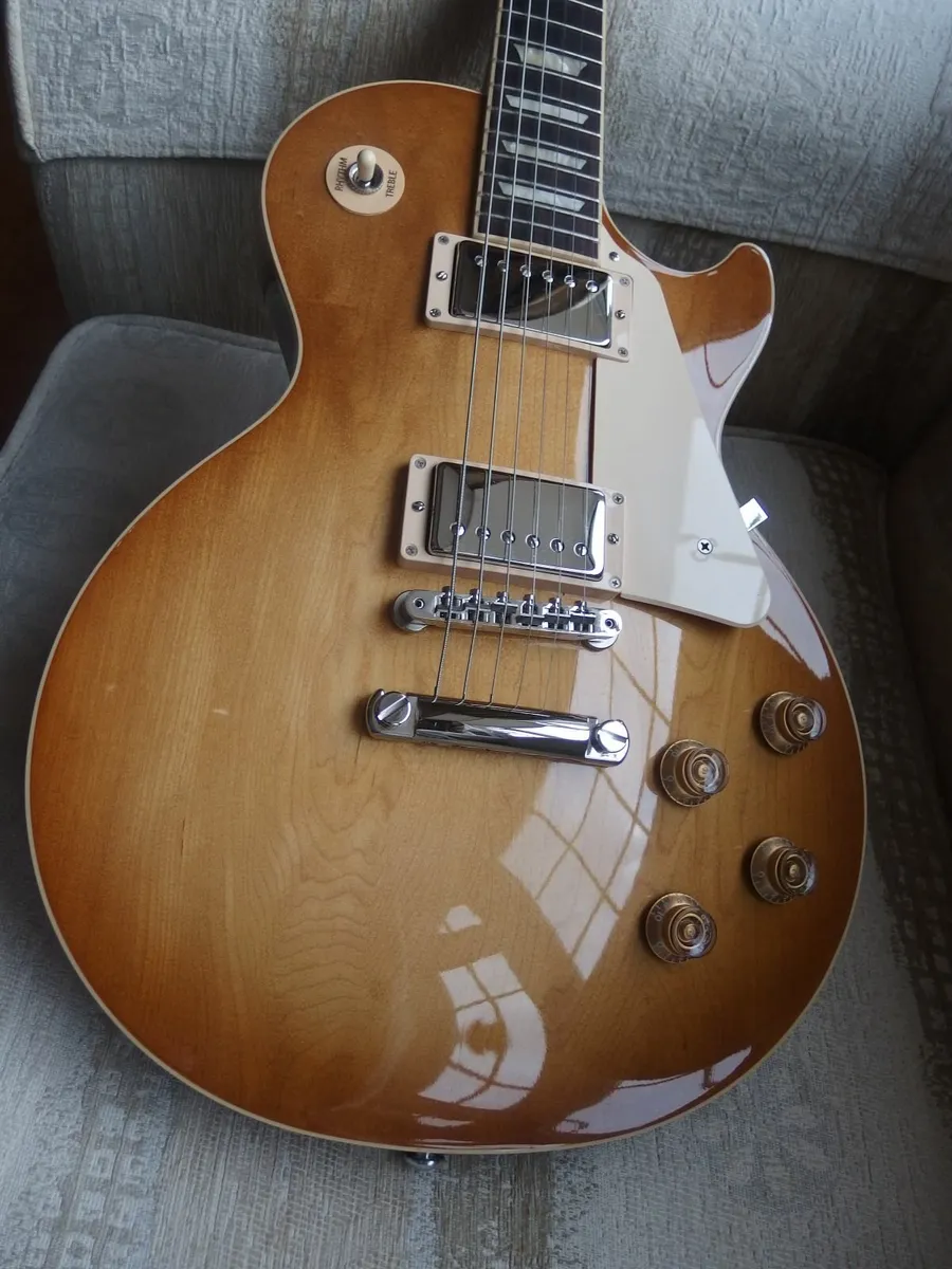 Gibson Les Paul Classic Honeyburst - Image 2