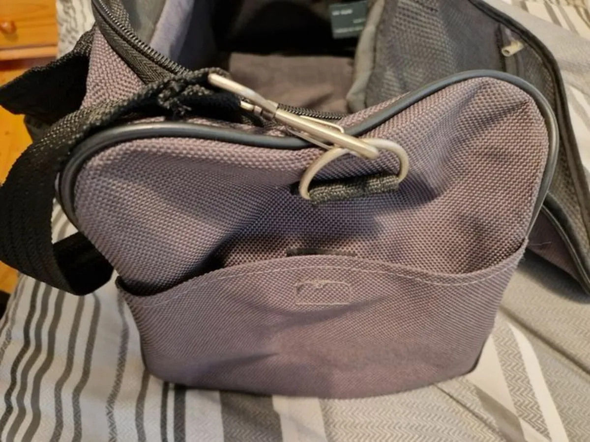 Perry Ellis Duffle Bag Carrier Bag - Image 3