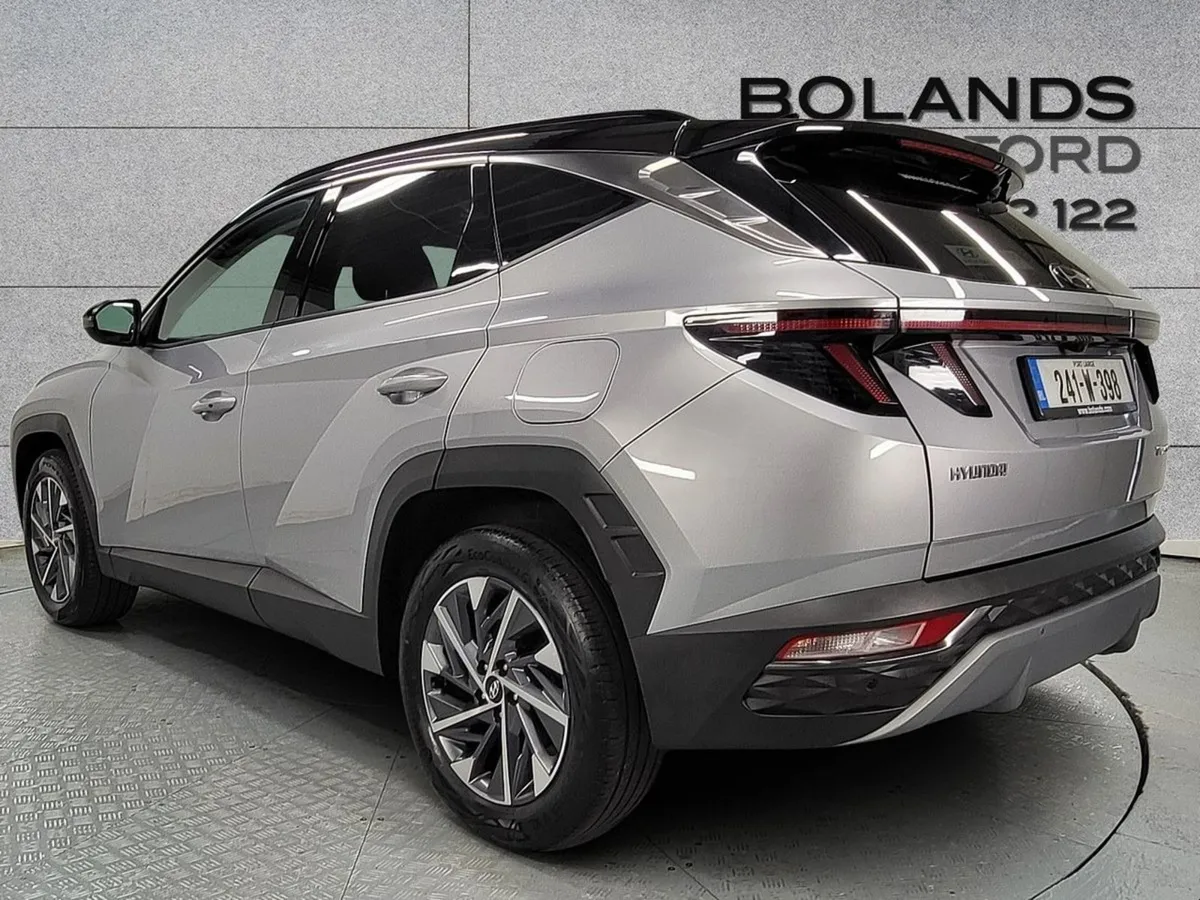 Hyundai Tucson 2WD Executive Plus w 2 Tone Roof F - Image 3