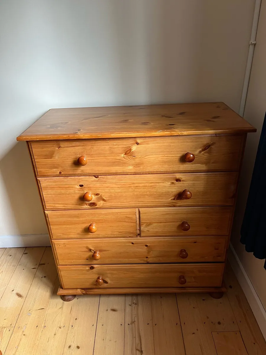 Bedroom dressers and set of lockers - Image 1