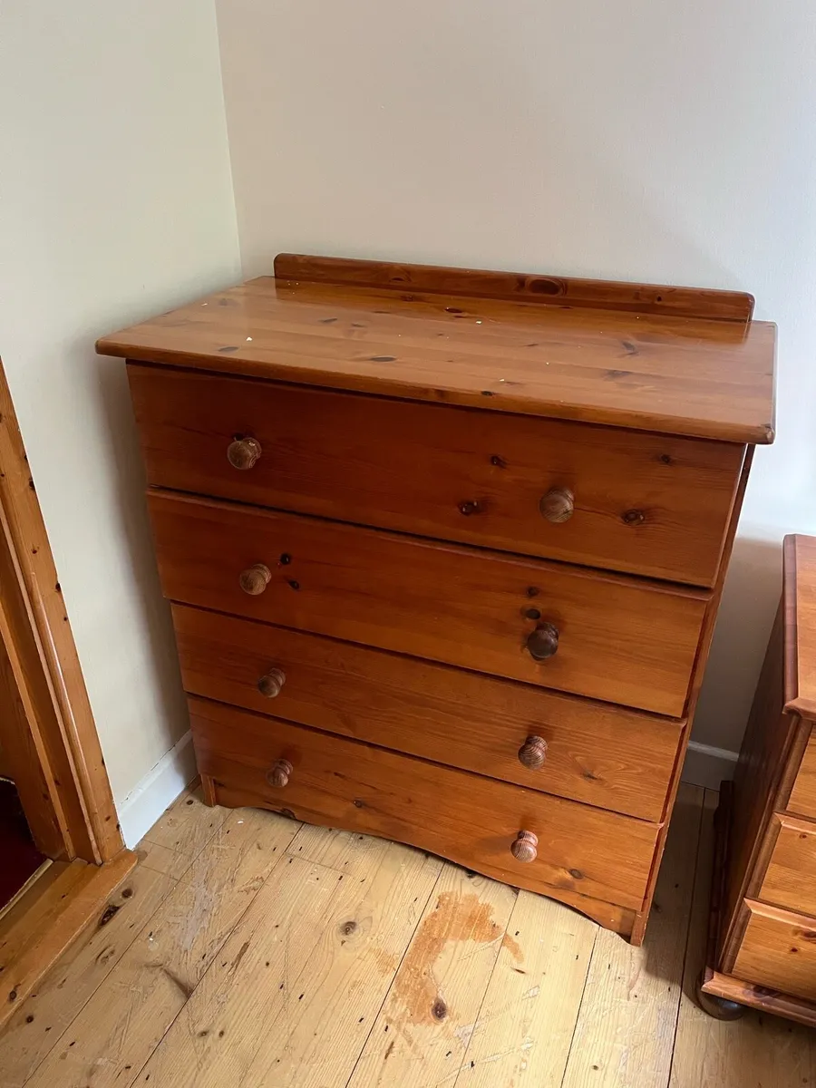 Bedroom dressers and set of lockers - Image 2