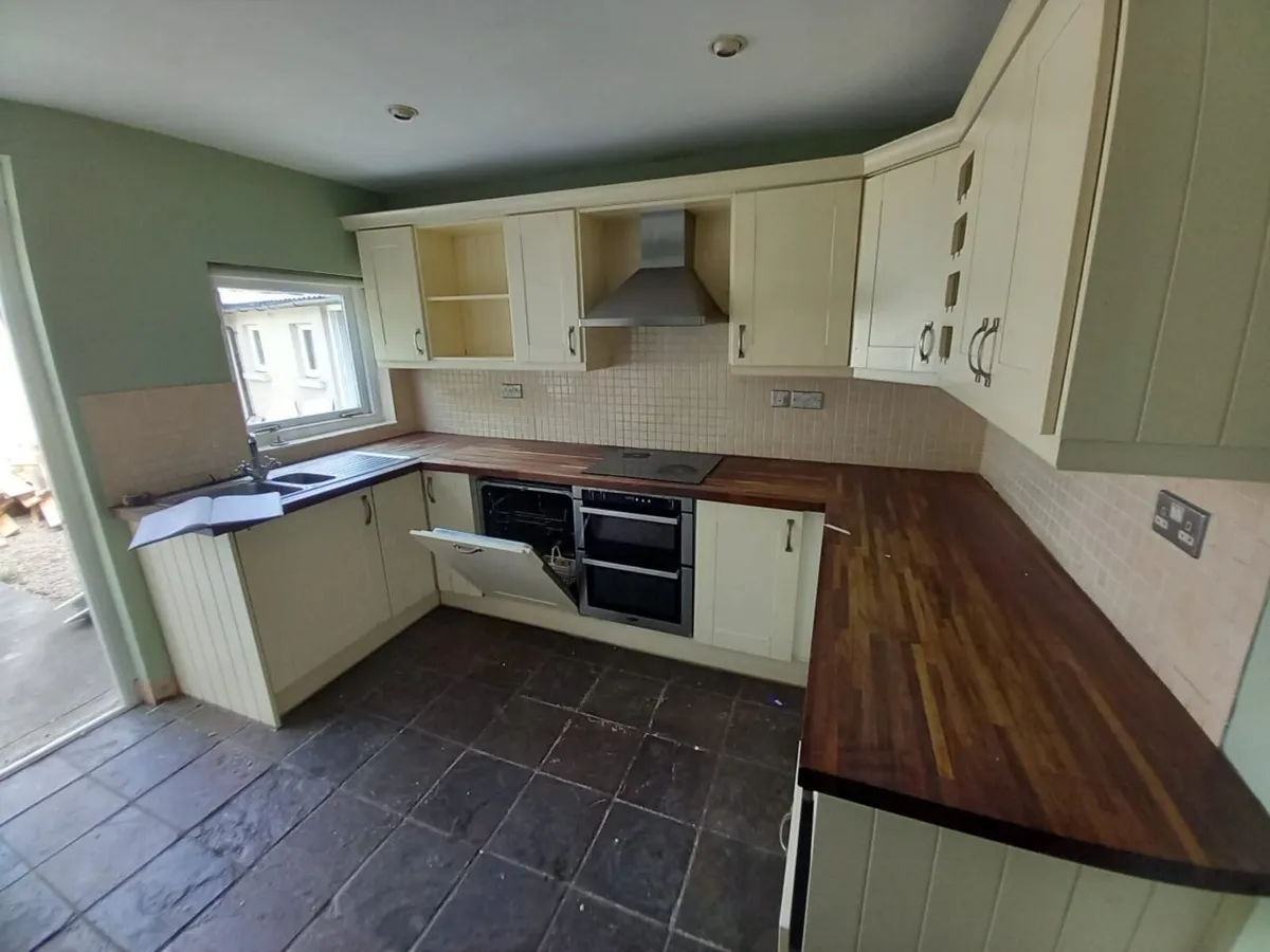 Fitted Kitchen - Image 3