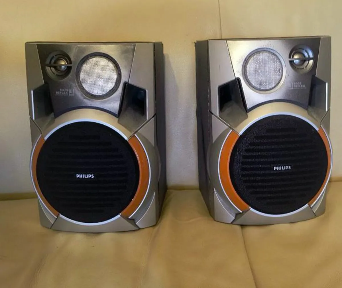 Philips Speaker System 6 OHM Mini Hifi System - Image 1
