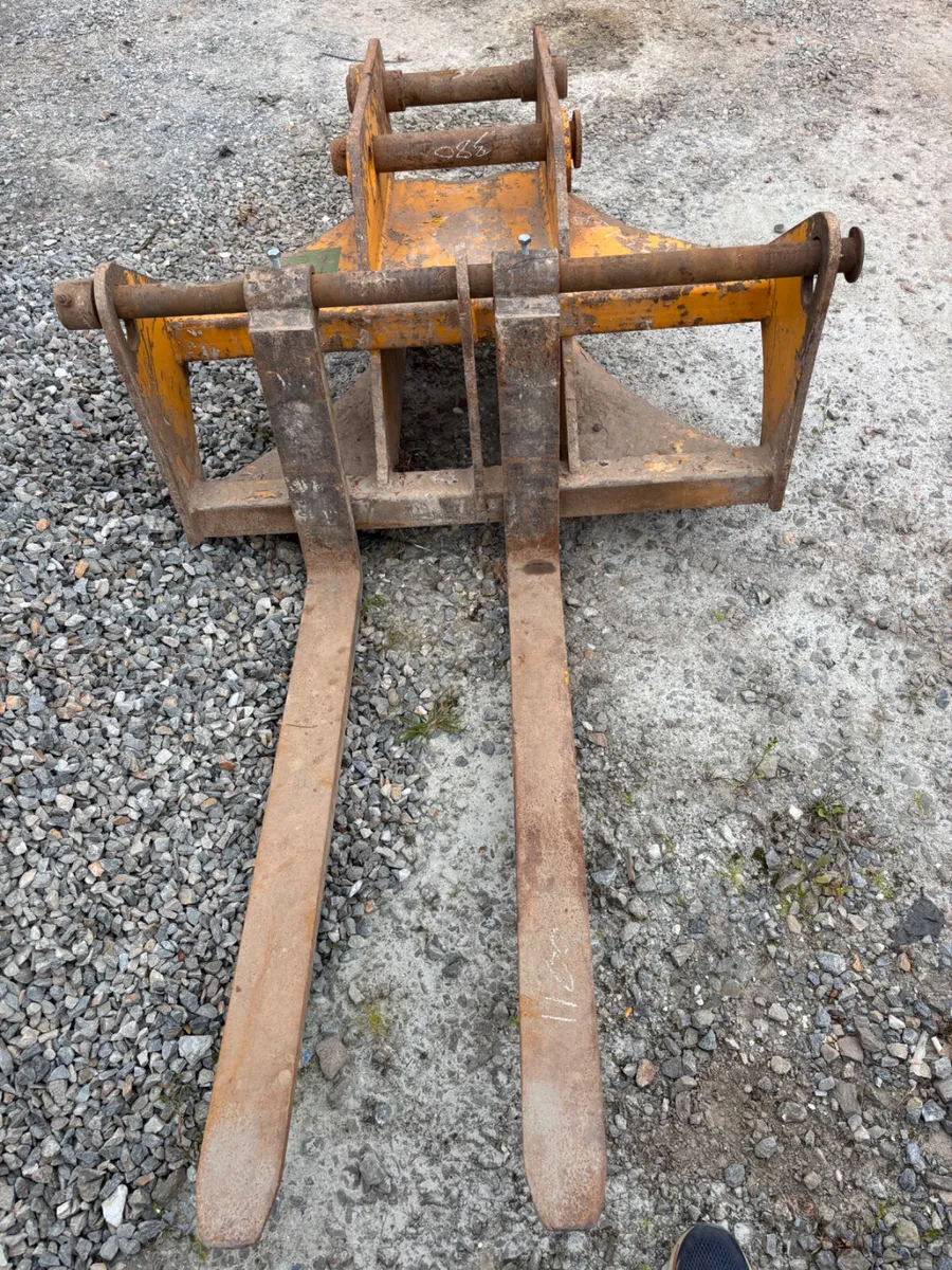 2021 CES 1100mm Excavator Forks - Image 1