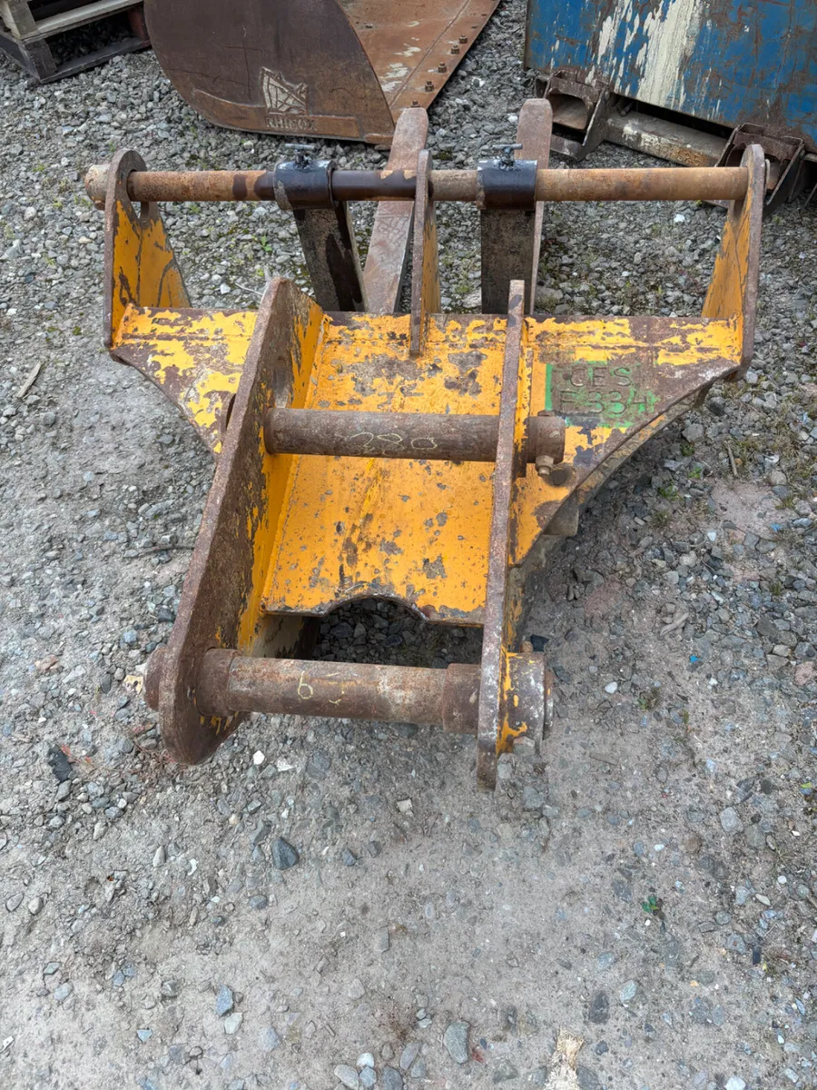 2021 CES 1100mm Excavator Forks - Image 2