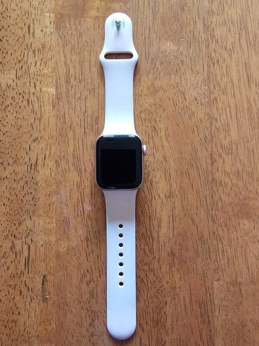 Apple Watch SE 40mm Rose Gold - Image 3