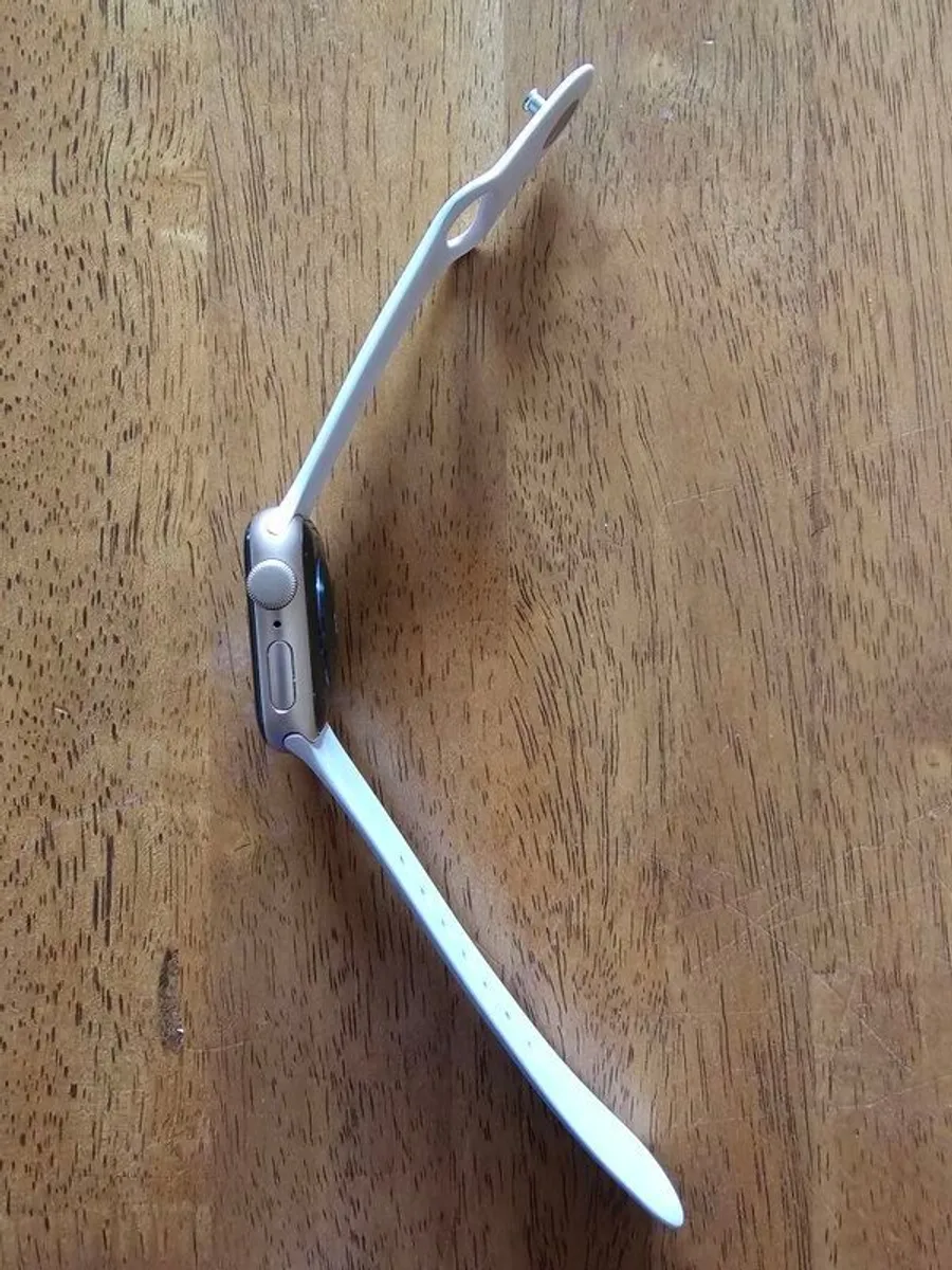 Apple Watch SE 40mm Rose Gold - Image 4