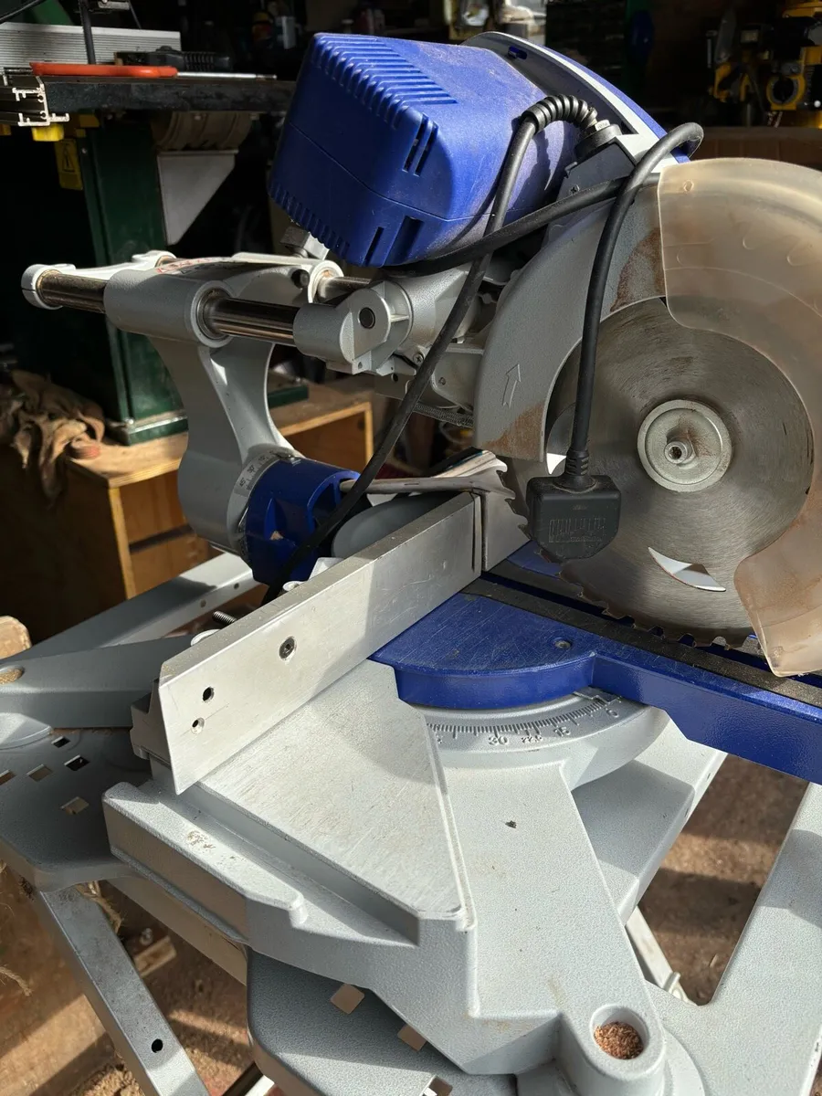 Electra Beckum mitre saw with stand - Image 3