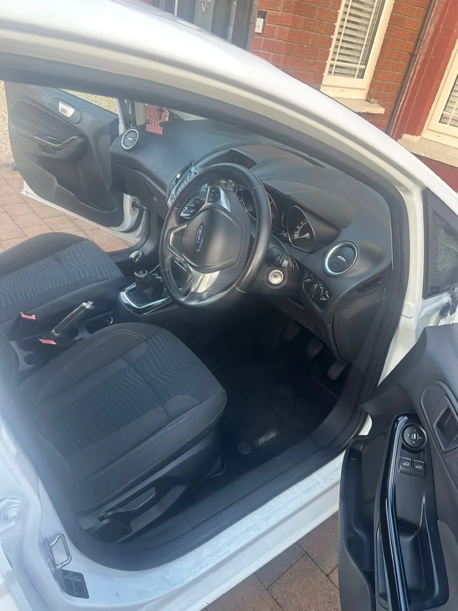 Ford Fiesta 2014 - Image 2